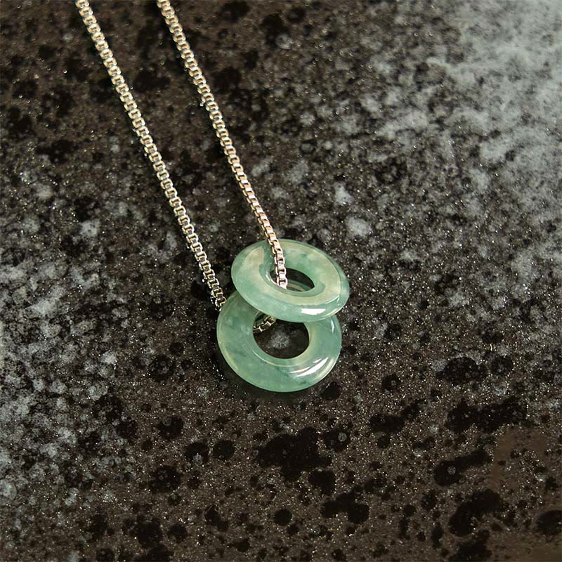 Jade-Halskettenanhänger mit doppelter Peace-Schnalle für Wohlstand