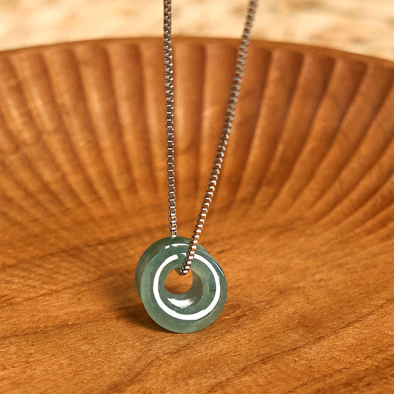 Jade-Halskettenanhänger mit doppelter Peace-Schnalle für Wohlstand