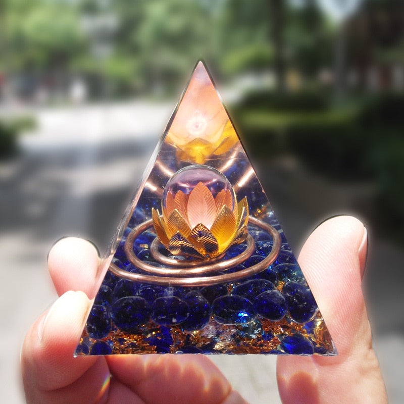 Lapislazuli-Orgonit-Lotuspyramide