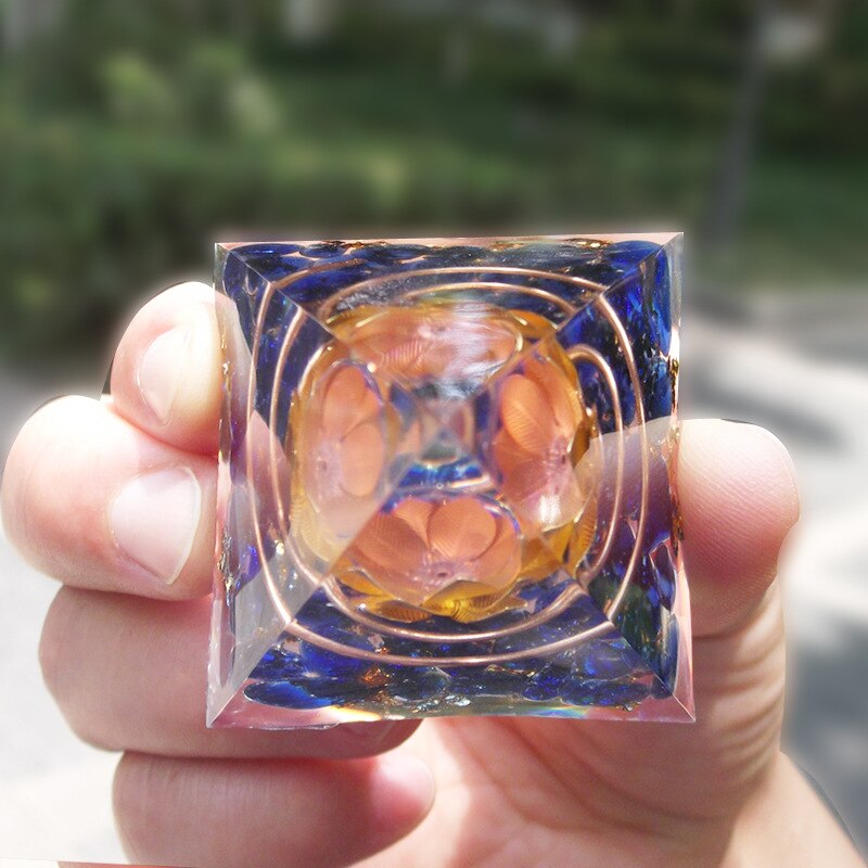 Lapislazuli-Orgonit-Lotuspyramide