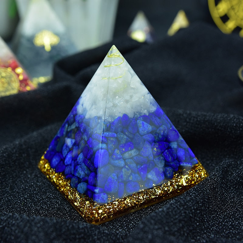 Orgon-Heilpyramide aus Lapislazuli und weißem Kristall
