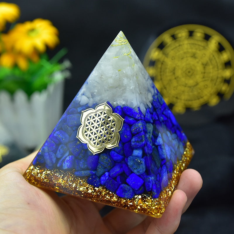 Orgon-Heilpyramide aus Lapislazuli und weißem Kristall