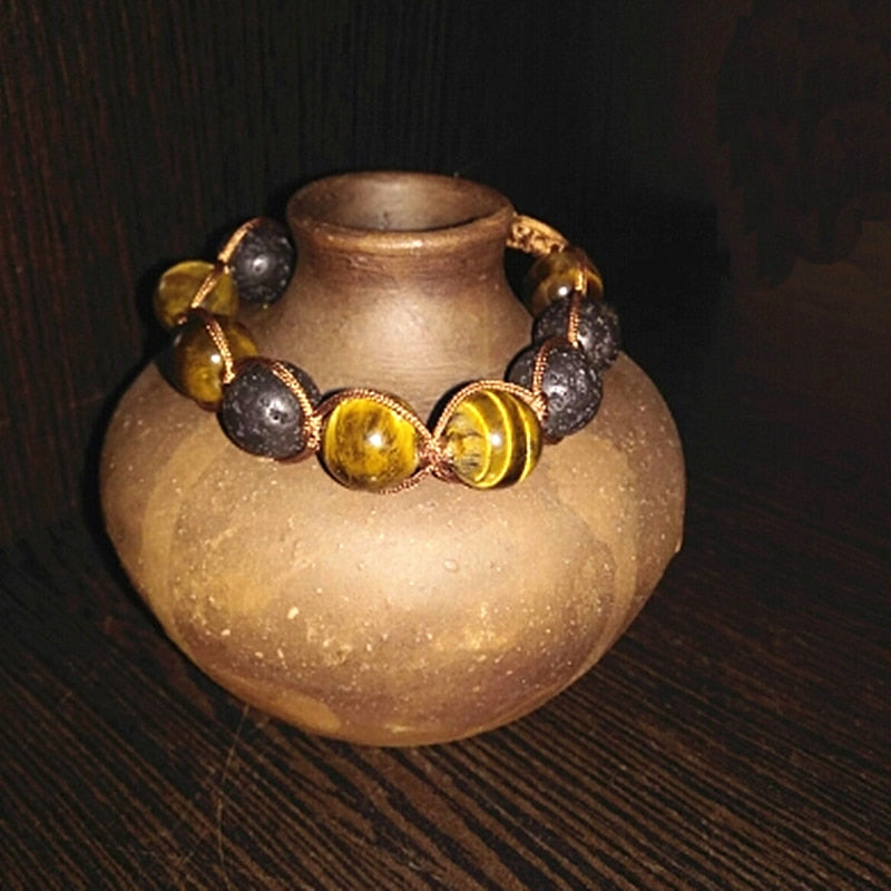 Armband aus Lavastein und Tigerauge-Edelstein