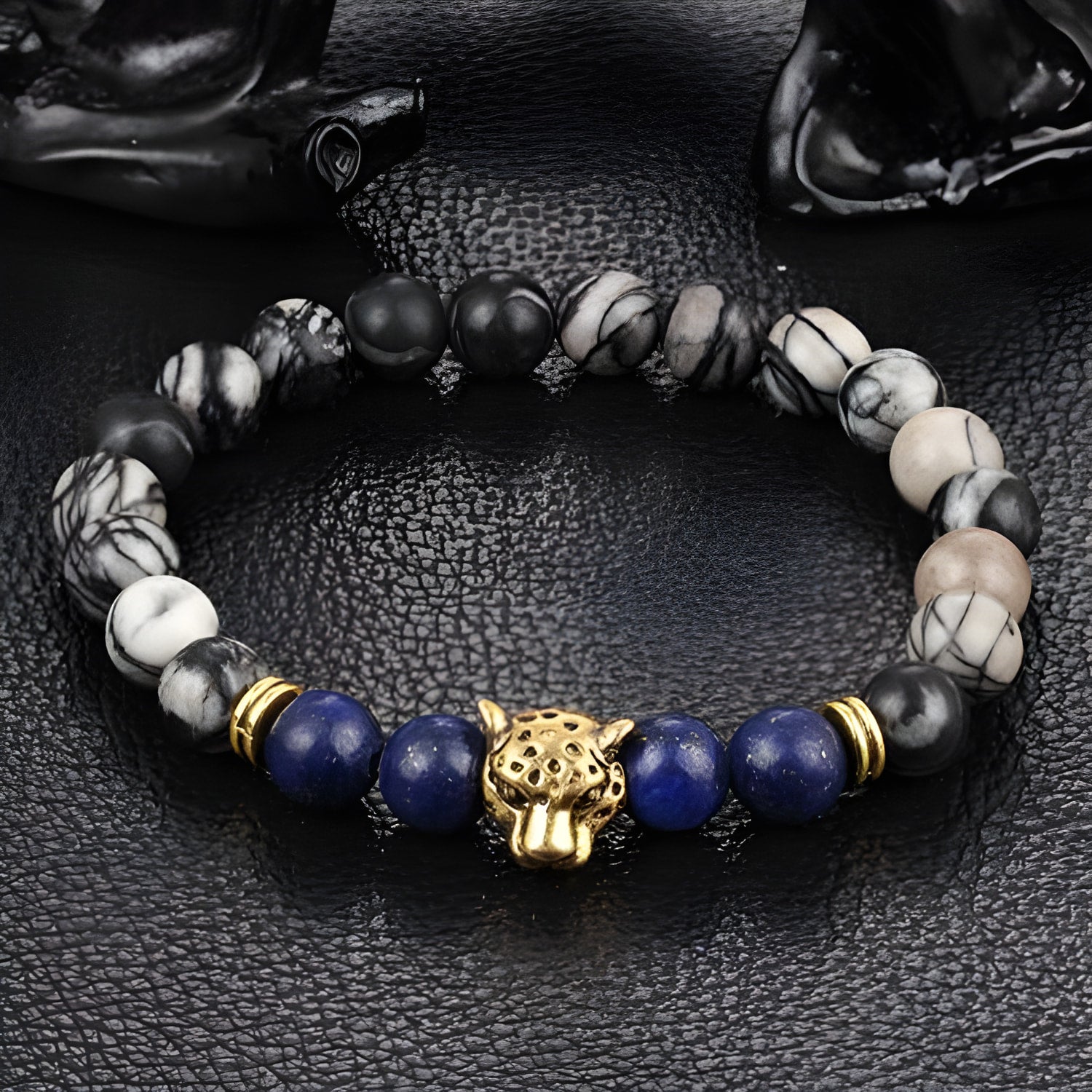 Armband mit Natursteinperlen und Leoparden-Charme