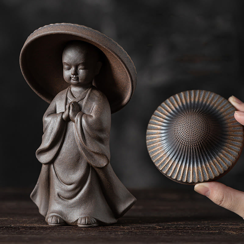 Teesieb aus Keramik mit kleinem braunen Mönch, 8,7 cm, Meditationsornament