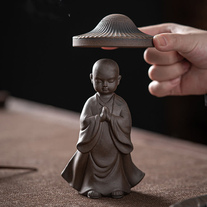 Teesieb aus Keramik mit kleinem braunen Mönch, 8,7 cm, Meditationsornament