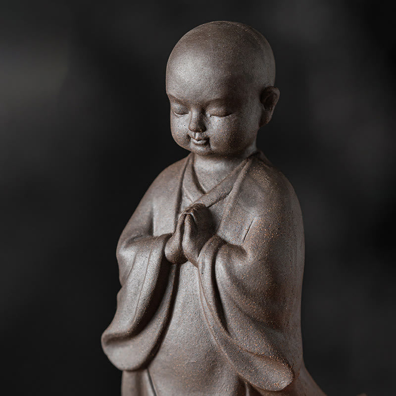 Teesieb aus Keramik mit kleinem braunen Mönch, 8,7 cm, Meditationsornament