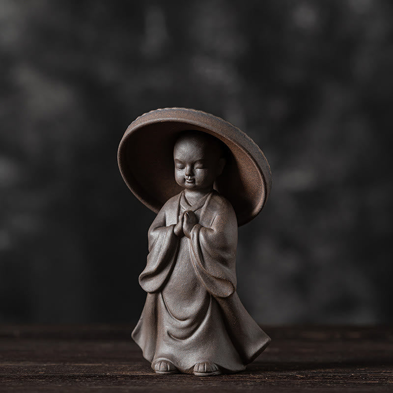 Teesieb aus Keramik mit kleinem braunen Mönch, 8,7 cm, Meditationsornament