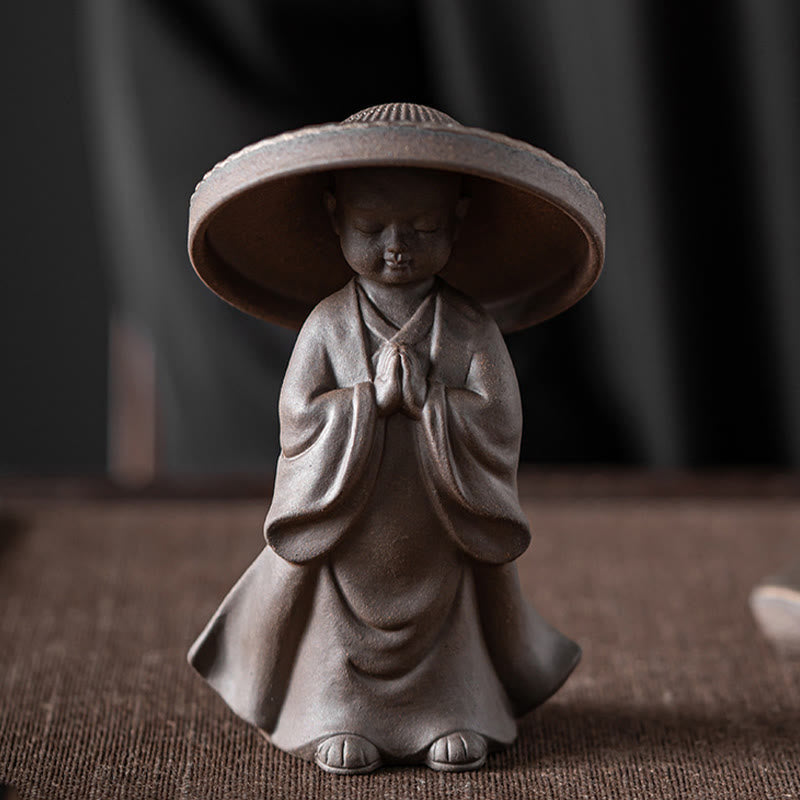 Teesieb aus Keramik mit kleinem braunen Mönch, 8,7 cm, Meditationsornament
