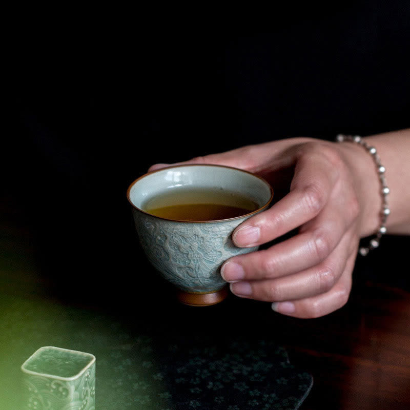 Teetasse aus Keramik mit Lotus-Schnitzerei und Zen-Dekor, 95 ml