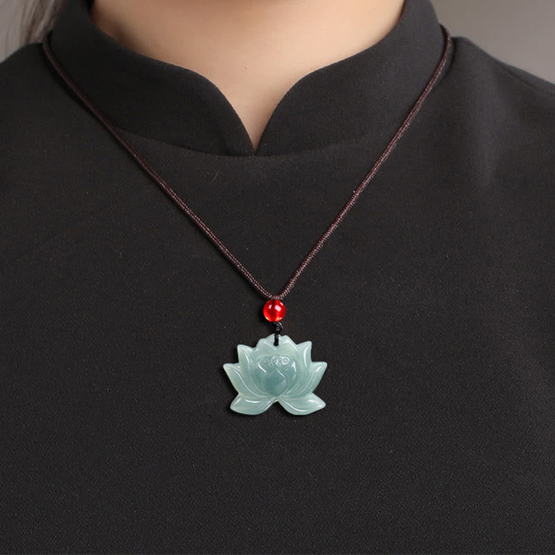 Lotus geschnitzter Jade-Halskettenanhänger für Wohlstand, 22 mm