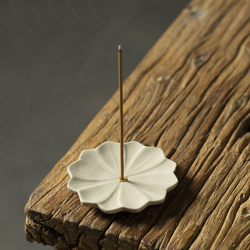 Lotus-Räuchergefäß aus Keramik mit Blumenmuster für Gelassenheit