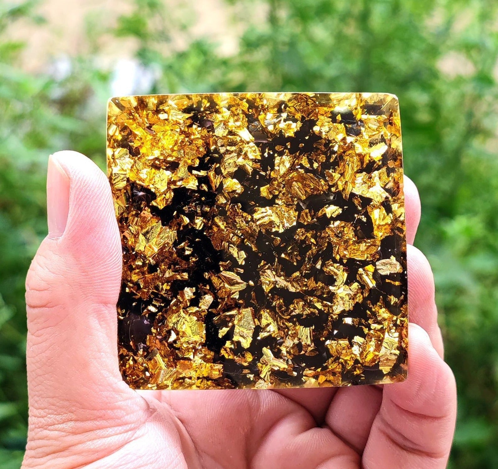 Lotus-Kristallkugel-Energiepyramide