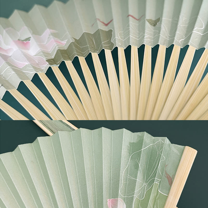 Chinesischer Faltfächer mit Lotusblume und Bambus und Papier