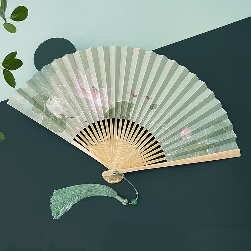 Chinesischer Faltfächer mit Lotusblume und Bambus und Papier