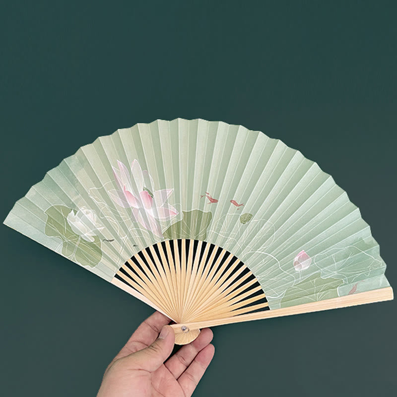 Chinesischer Faltfächer mit Lotusblume und Bambus und Papier