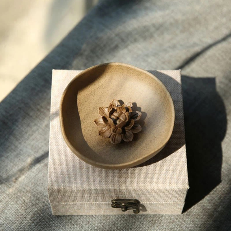 Räuchergefäß aus Keramik mit Lotussockel zur Meditation, 12 cm
