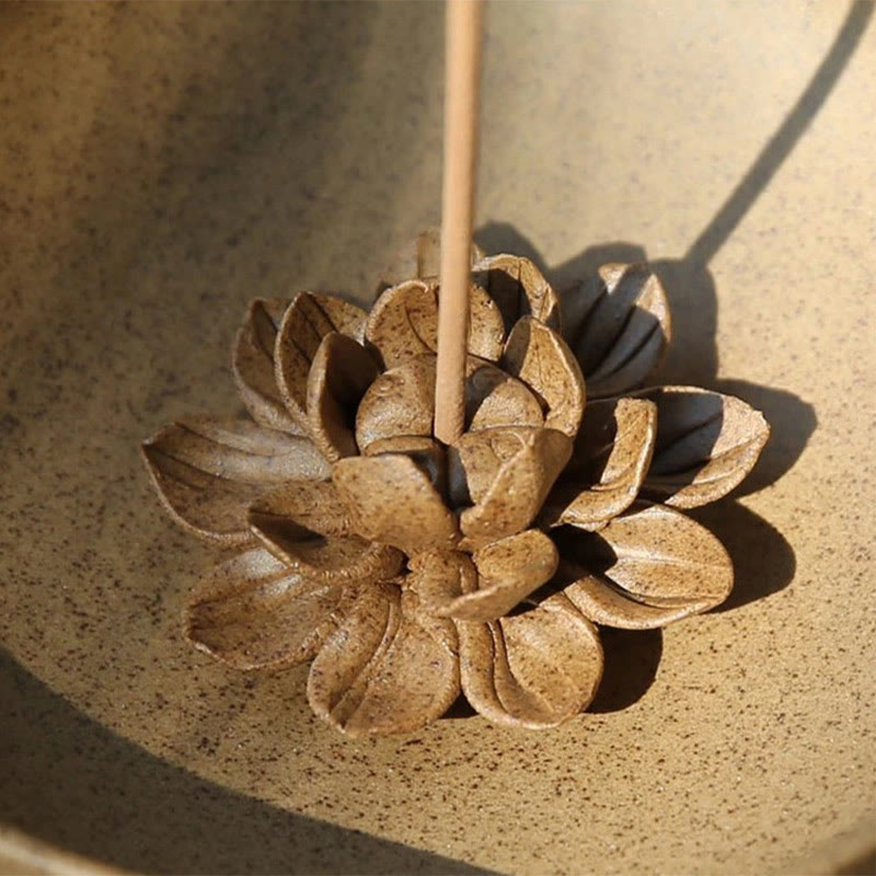 Räuchergefäß aus Keramik mit Lotussockel zur Meditation, 12 cm