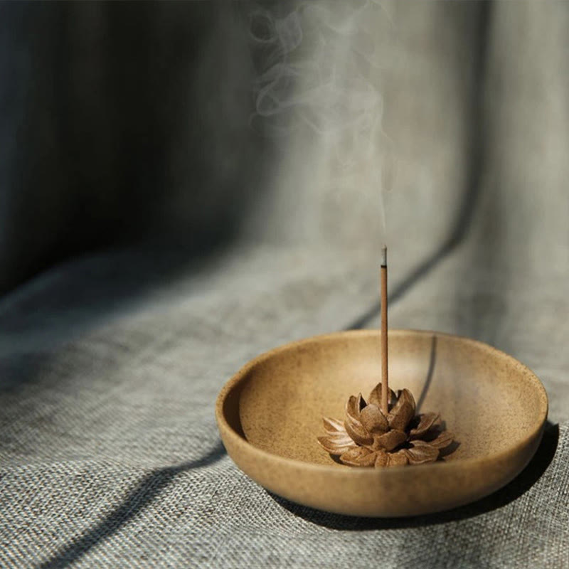 Räuchergefäß aus Keramik mit Lotussockel zur Meditation, 12 cm