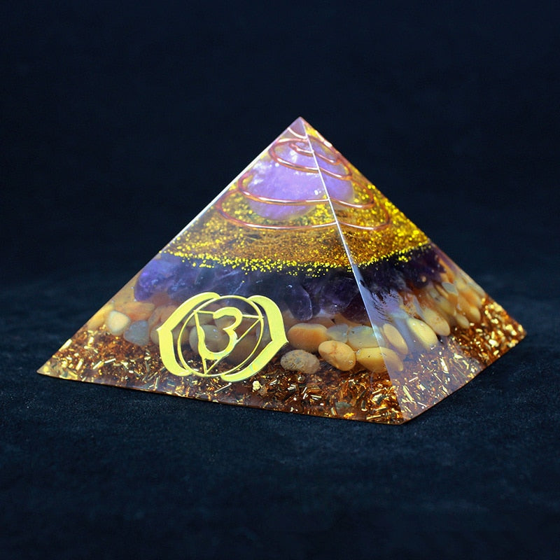 Orgonitpyramide für Liebe und Heilung