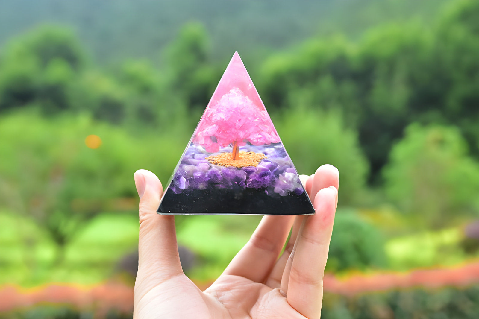 Orgonpyramide für Liebe und Schutz