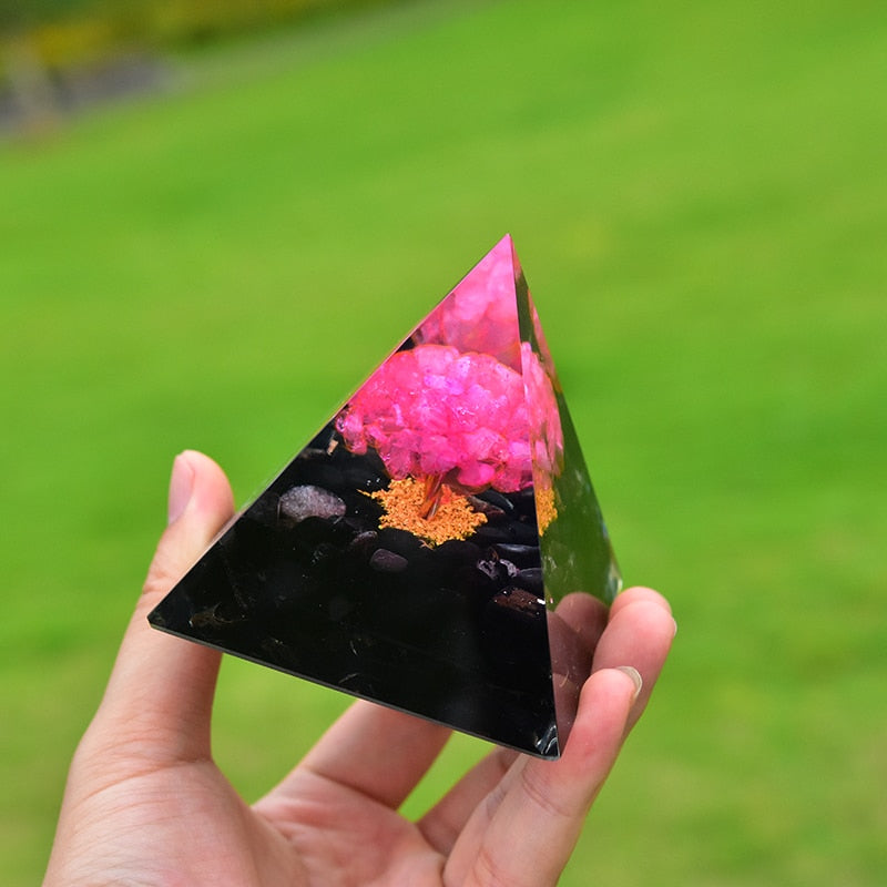 Liebes- und Schutzpyramide