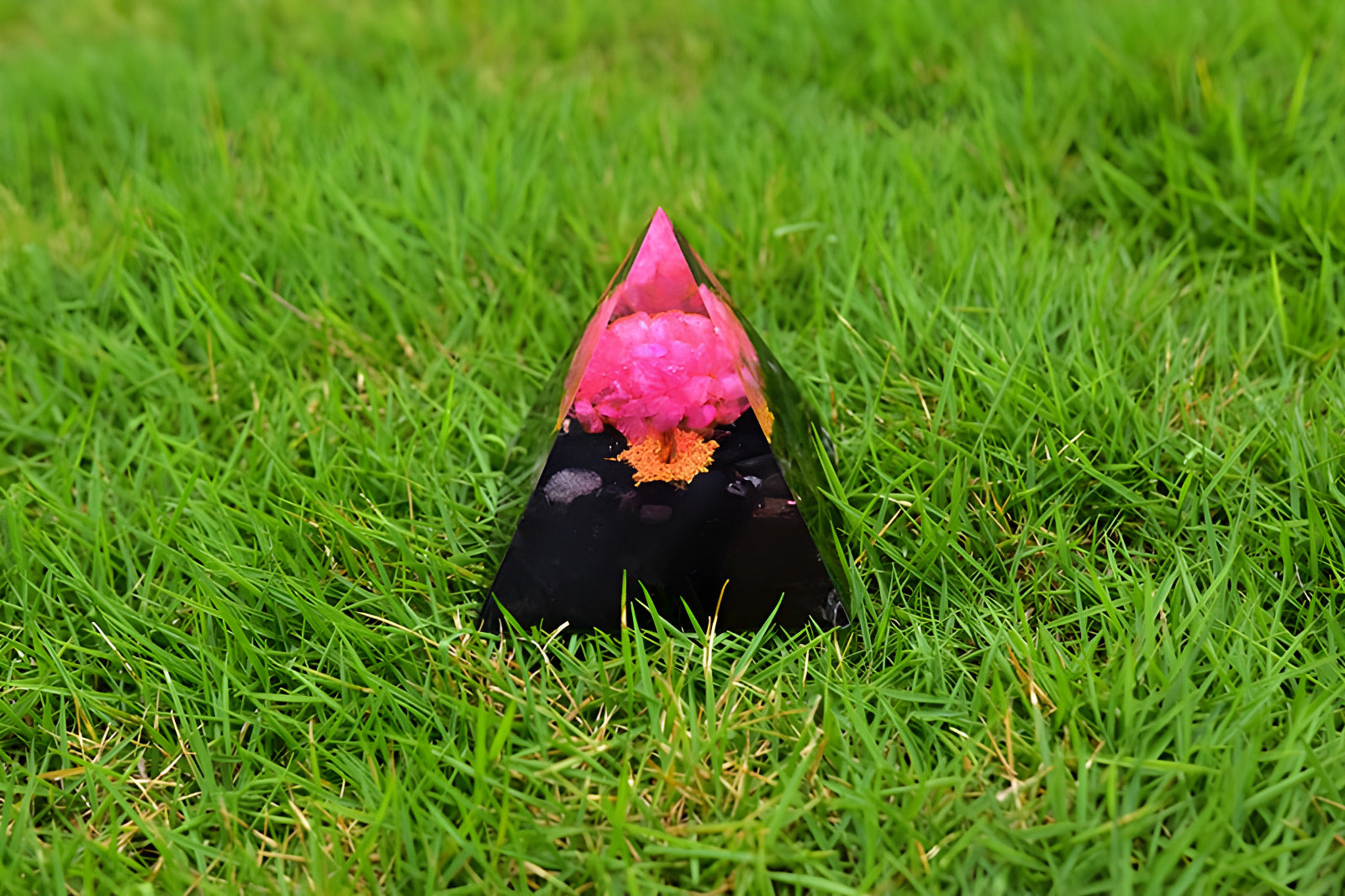Liebes- und Schutzpyramide