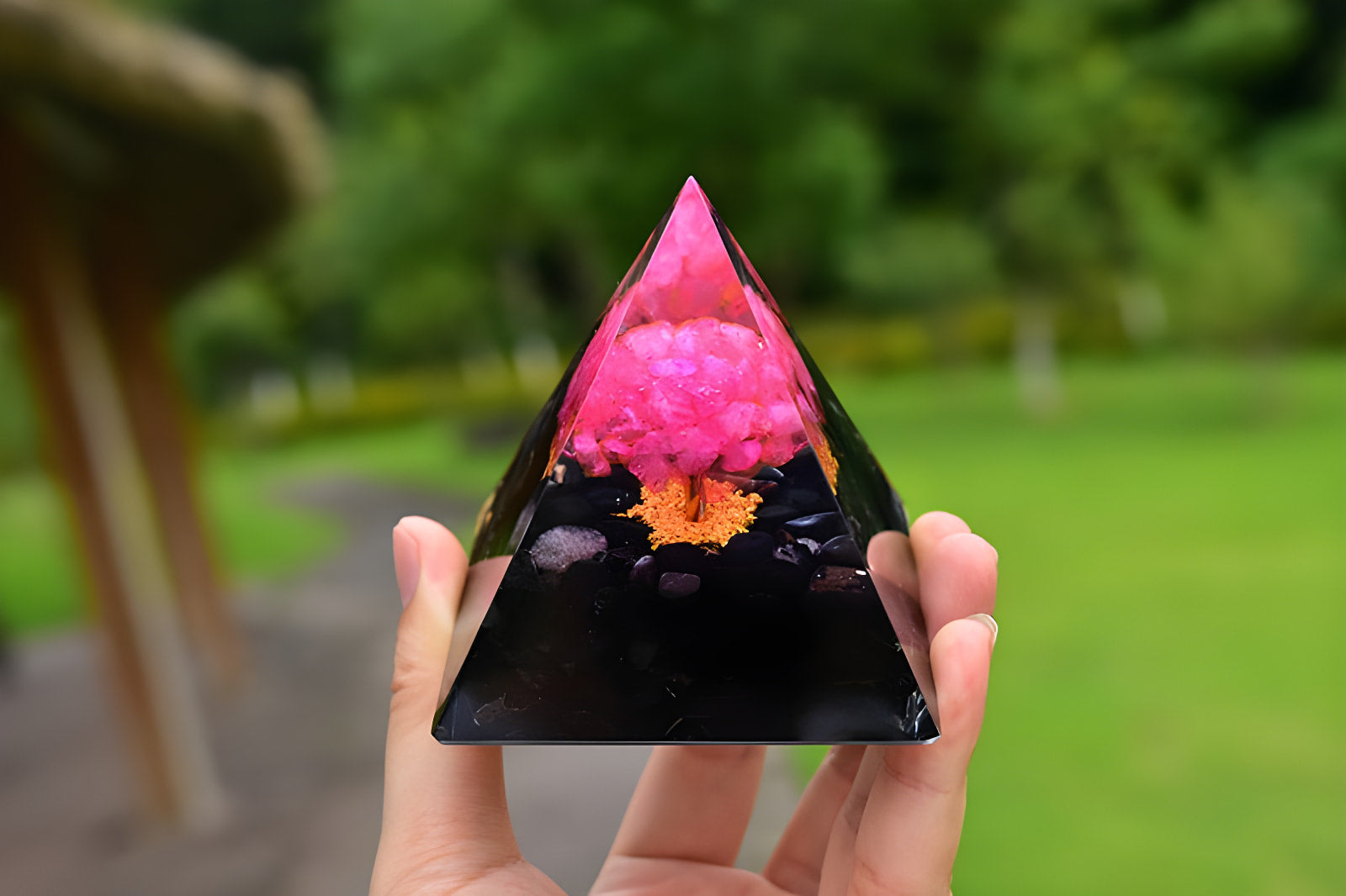 Liebes- und Schutzpyramide