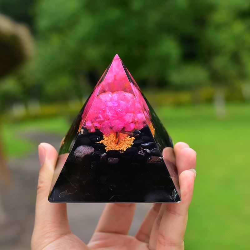 Liebes- und Schutzpyramide