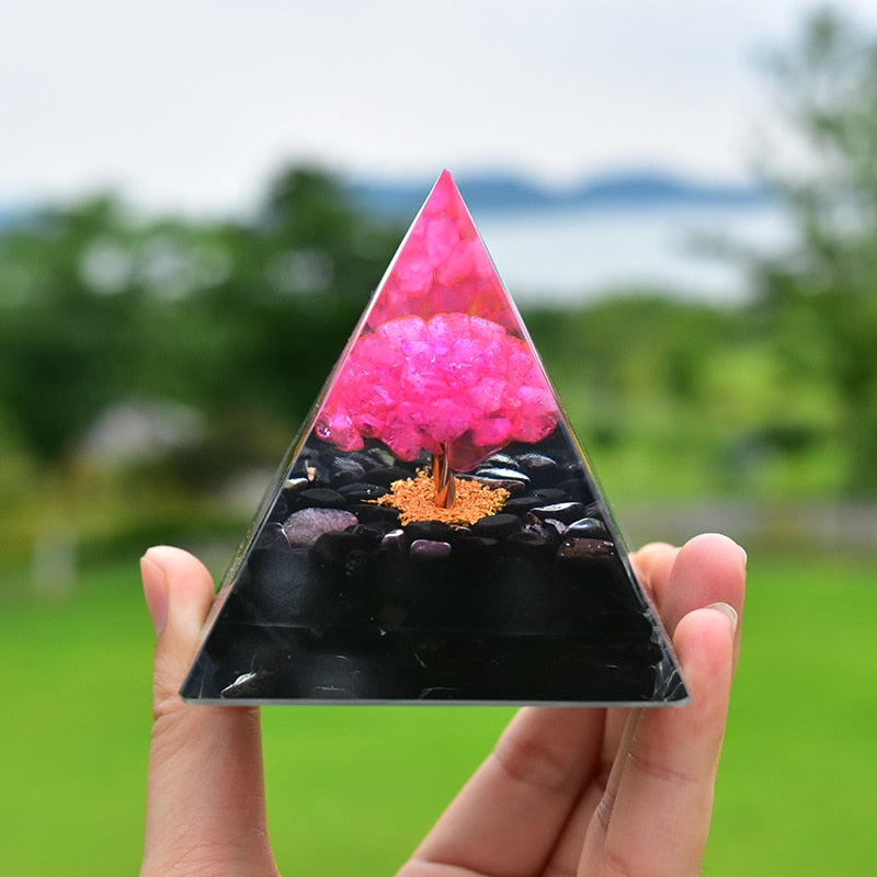 Liebes- und Schutzpyramide