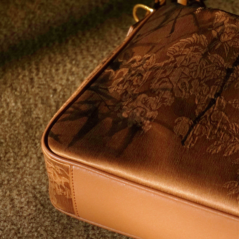 Üppige Xiangyunsha-Umhängetasche aus Seide mit Bambusgriff