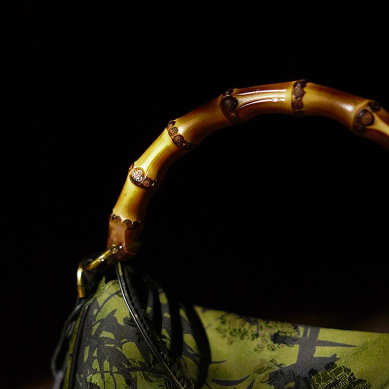 Üppige Xiangyunsha-Umhängetasche aus Seide mit Bambusgriff