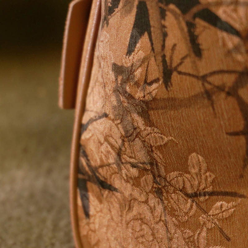 Üppige Xiangyunsha-Umhängetasche aus Seide mit Bambusgriff