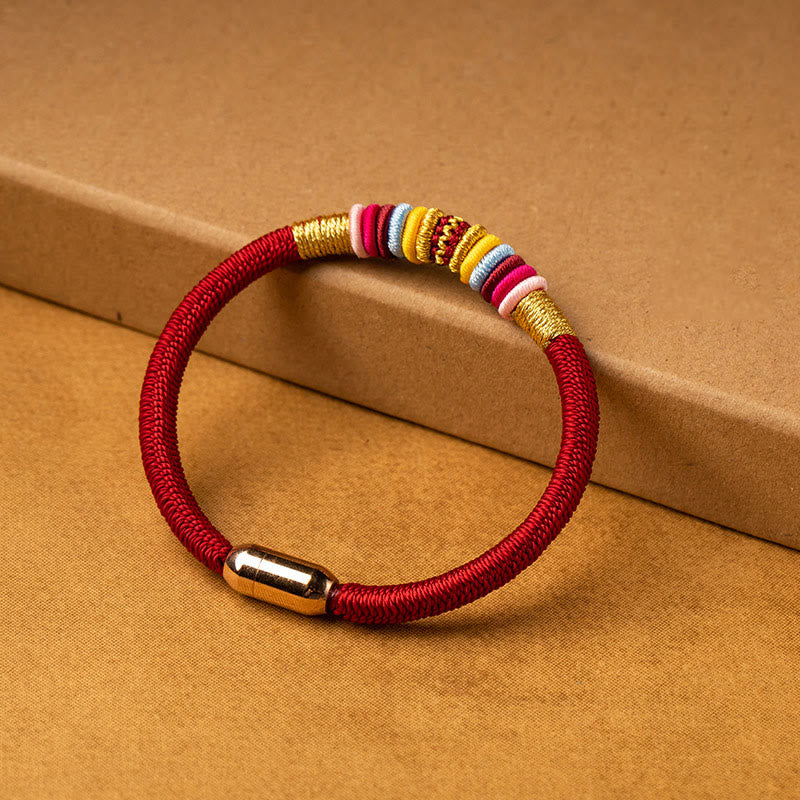 Schutzarmband mit roter Schnur und Magnetschnalle und King Kong-Knoten
