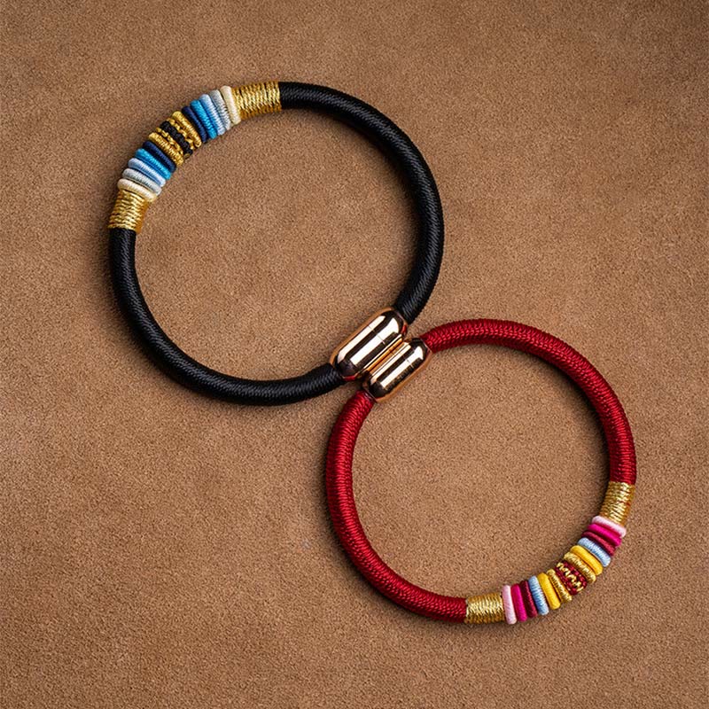 Schutzarmband mit roter Schnur und Magnetschnalle und King Kong-Knoten