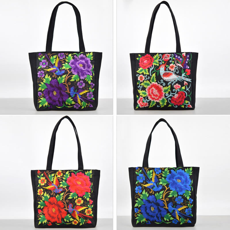 Canvas-Tasche mit Elster-Stickerei und Pfingstrosen- und Chrysanthemenblüten