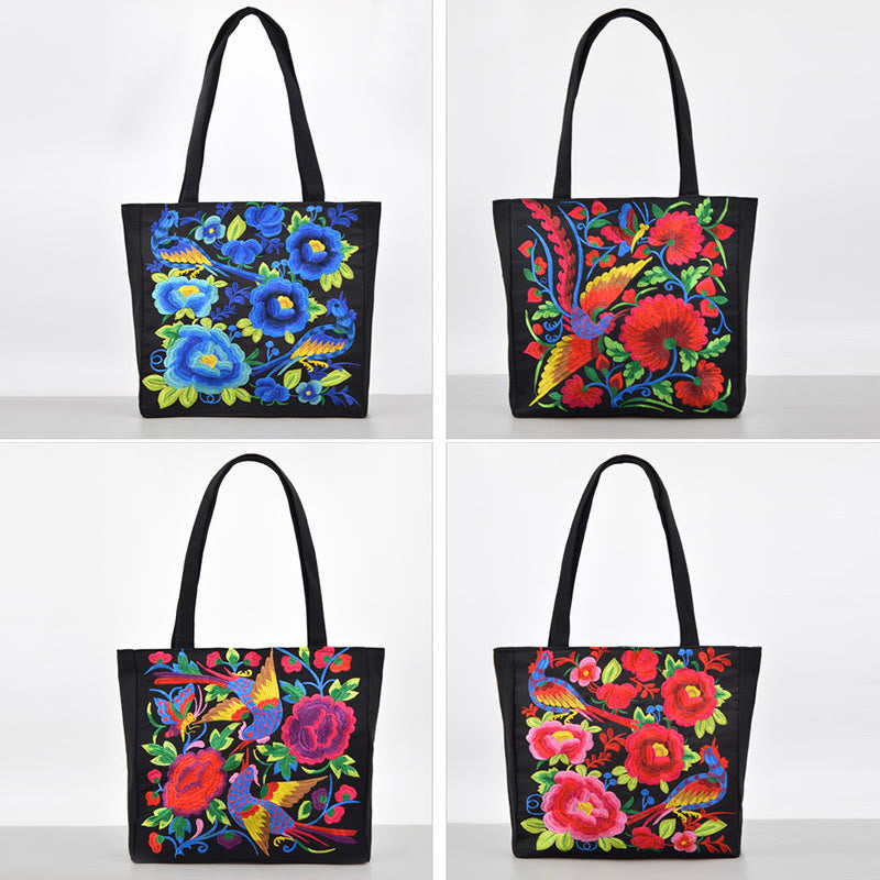 Canvas-Tasche mit Elster-Stickerei und Pfingstrosen- und Chrysanthemenblüten
