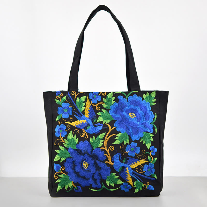Canvas-Tasche mit Elster-Stickerei und Pfingstrosen- und Chrysanthemenblüten