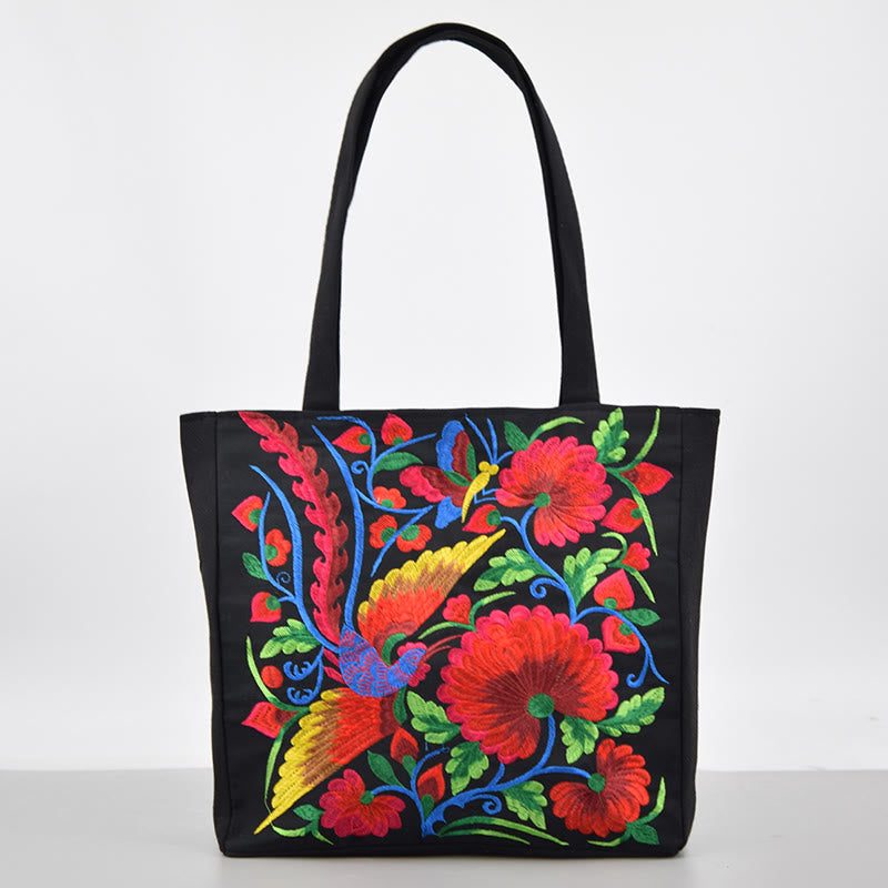Canvas-Tasche mit Elster-Stickerei und Pfingstrosen- und Chrysanthemenblüten