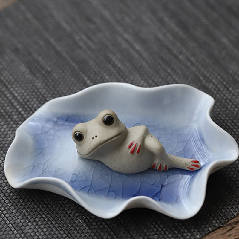 Meditierende kleine Froschstatue aus Keramik für ein ruhiges Zen-Dekor