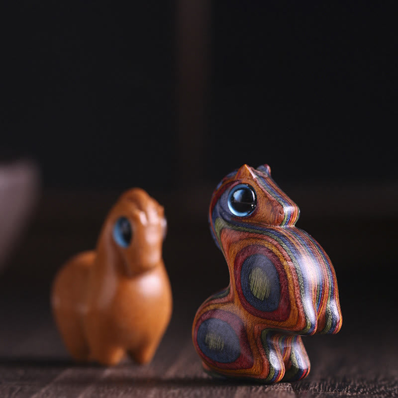 Mittelgroße kleine Blatt rote Sandelholz Glück Mini Pferd Schutz Figur