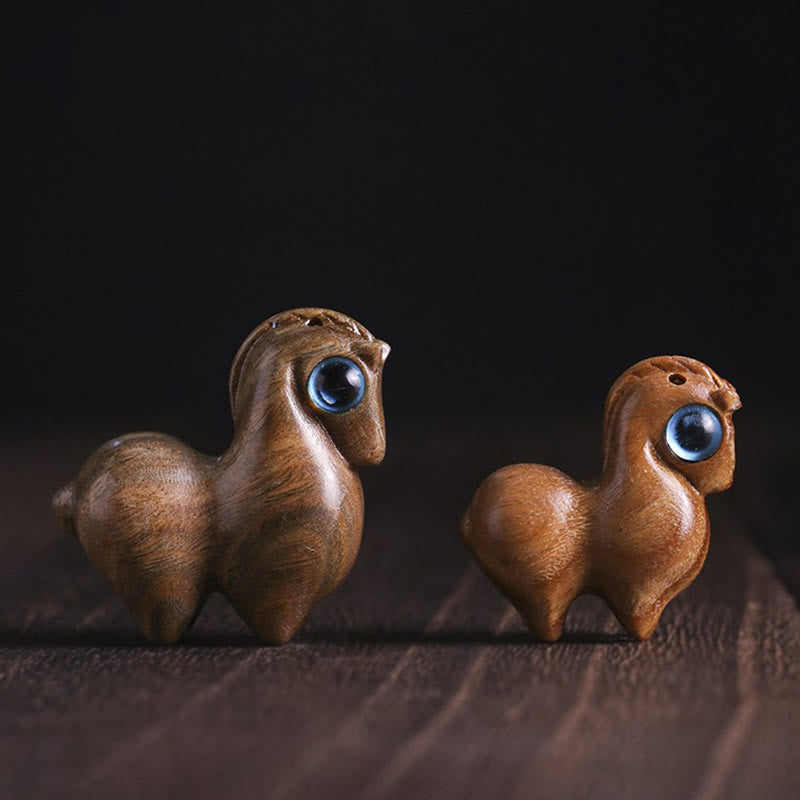 Mittelgroße kleine Blatt rote Sandelholz Glück Mini Pferd Schutz Figur