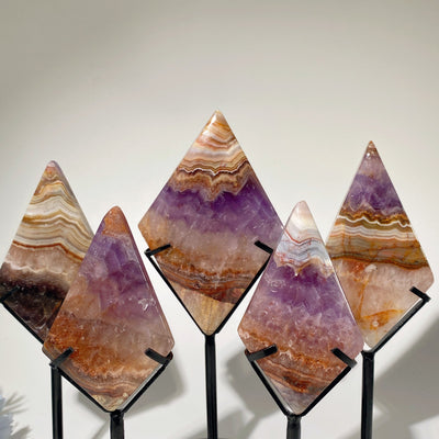 Mexikanische Onyx-Rhombusplatte, 7,6–11,4 cm, Rohkristall-Display