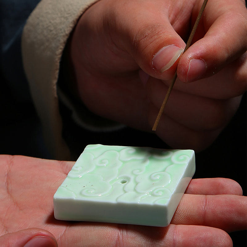 Mini-Räuchergefäß aus Keramik mit glückverheißendem Wolkendesign