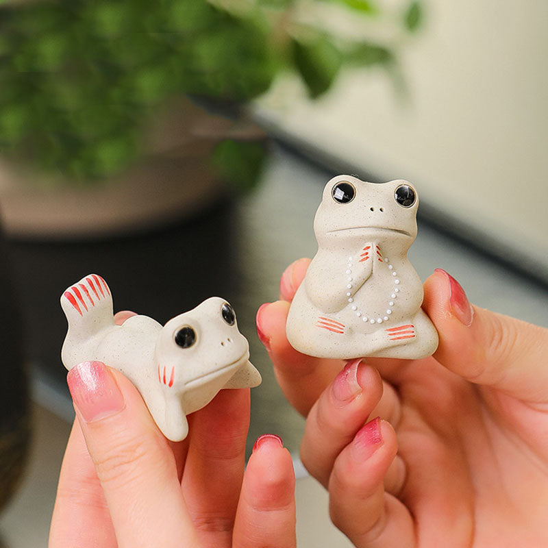 Mini-Keramikfigur eines betenden Frosches für Reichtum und Wohlstand