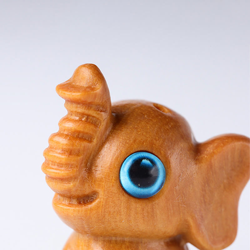 Geschnitzte Mini-Elefanten-Dekoration aus Sandelholz für Schutz und Glück