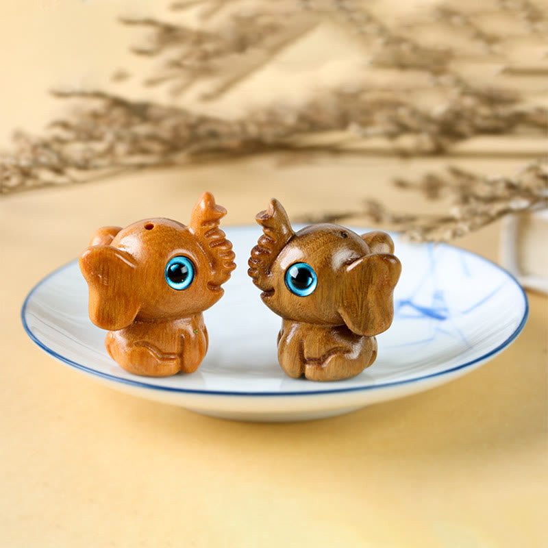 Geschnitzte Mini-Elefanten-Dekoration aus Sandelholz für Schutz und Glück