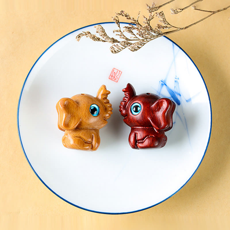 Geschnitzte Mini-Elefanten-Dekoration aus Sandelholz für Schutz und Glück