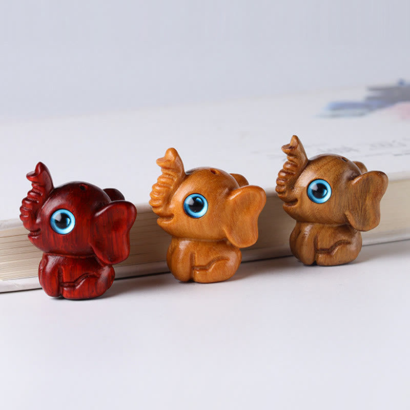 Geschnitzte Mini-Elefanten-Dekoration aus Sandelholz für Schutz und Glück