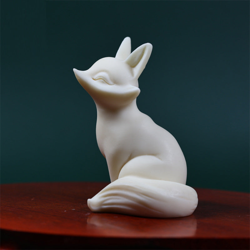 Mini-Schutzfigur aus Elfenbein-Obst mit neun Schwänzen